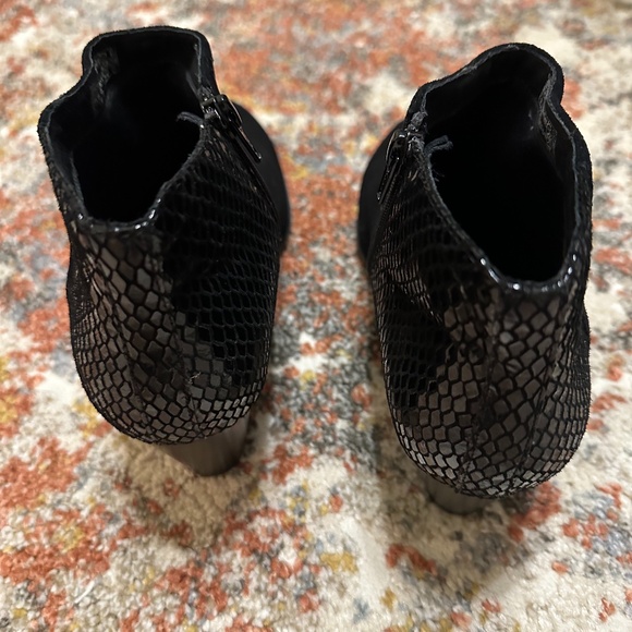 Vionic Black Orthotic Suede & Snake Ankle Boots Size 9 - Picture 2 of 12